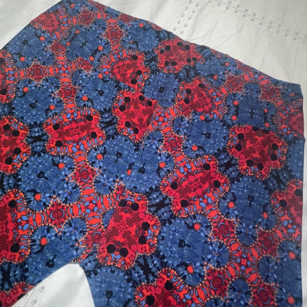XL Tall and Curvy LULAROE Vibrant Red and Blue Patterned Fabric. MUST BE BUNDLED